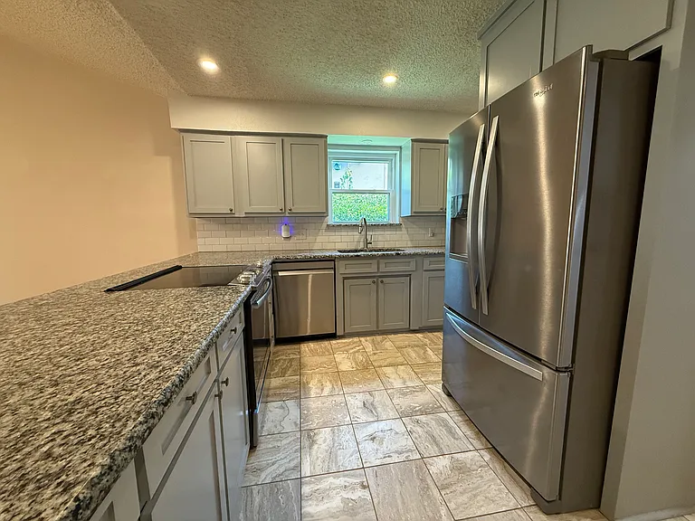 2704 Mintwood Pl — Photo 4