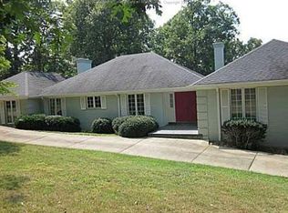 18 Oak Grove Grv, Ripley, WV 25271