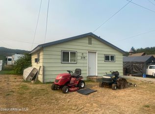 205 Kellogg Ave, Pinehurst, ID 83850
