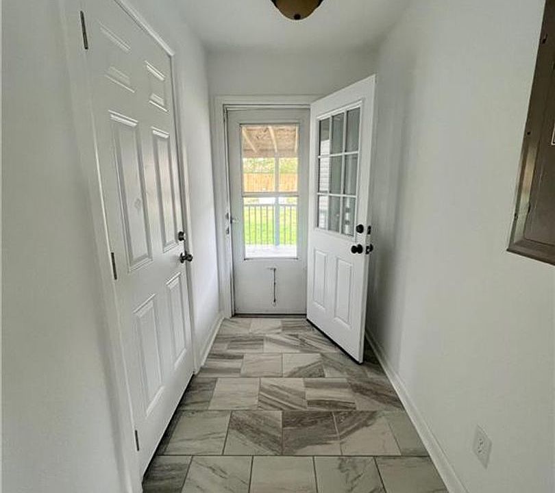 1st image of 806 NW 10th St