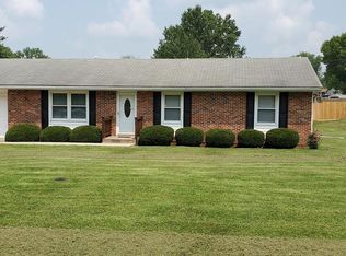 1001 Meadow Ln, Macon, MO 63552