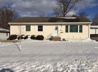 650 Grant Wood Dr SE, Cedar Rapids, IA 52403