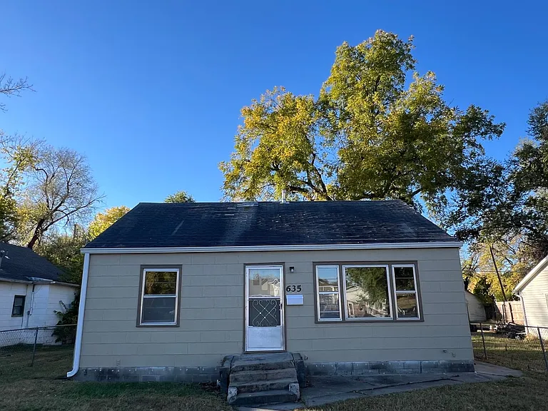 635 W 9th St — Photo 1