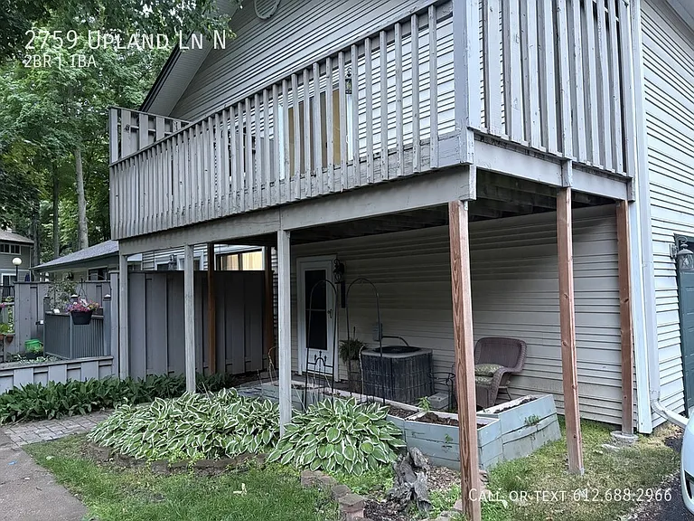 2759 Upland Ln N — Photo 4