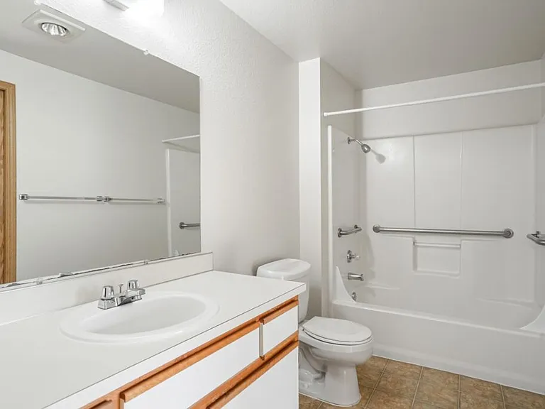 102-Mountain View Apts — Photo 17