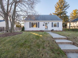 W67N793 Franklin Ave, Cedarburg, WI 53012