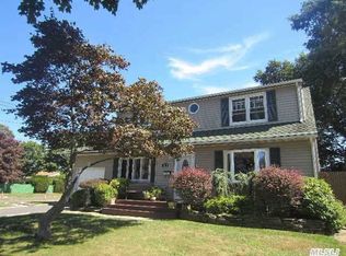 1015 Thompson Dr, Bay Shore, NY 11706