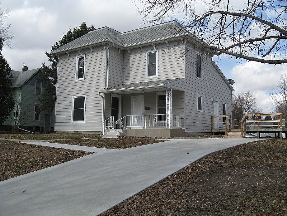1st image of 403 NE Grant St