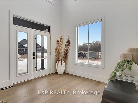 4th image of 1048 Walton Ave