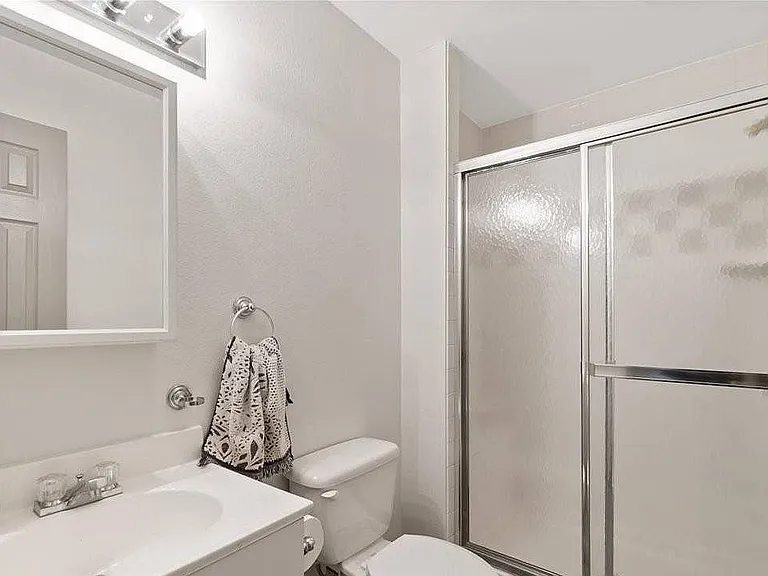 1418 Glencoe St — Photo 29