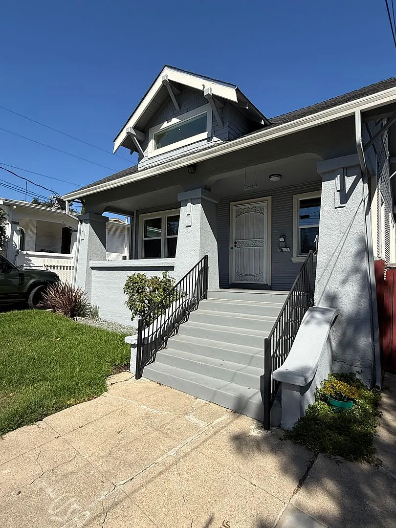 Now Available! |$3,900 | Newly Updated 3br/2ba Oakland Home W/ Loft & Modern Finishes — Photo 2