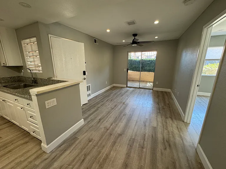 871 W San Ysidro Blvd W #1 — Photo 16