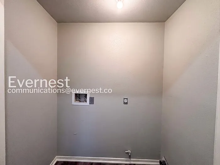 7842 Royan Dr — Photo 25