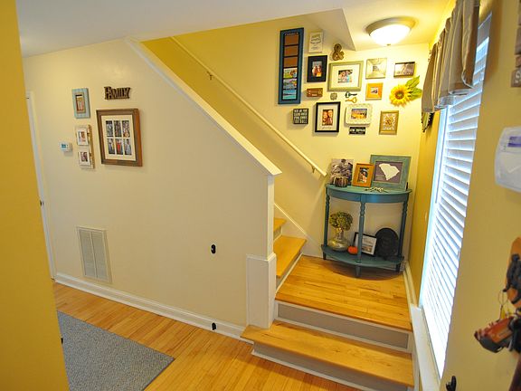 3rd image of 5050 Meadow Crossing Ln NE