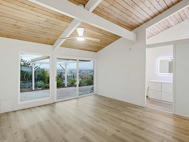5605 Soledad Mountain Rd — Photo 24