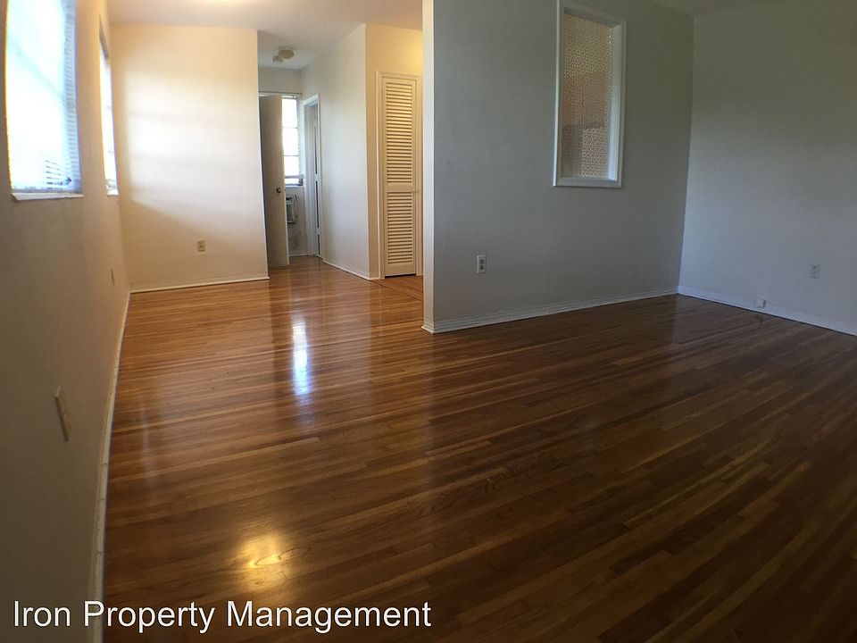 1st image of 218 Phoenetia Ave APT 4