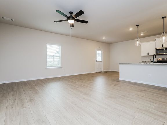 5th image of 711 Berkeley Dr
