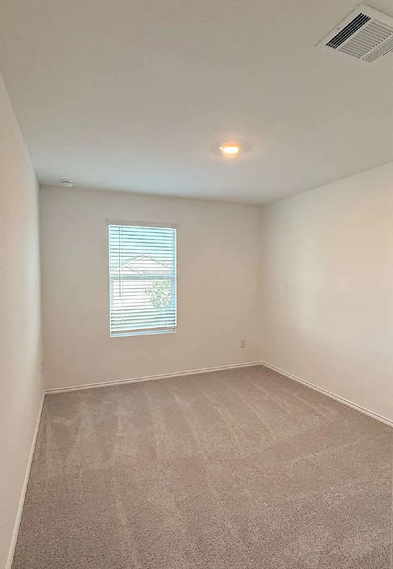 4 bed, 2.0 bath, 1500 sqft, $1,825 — Photo 3