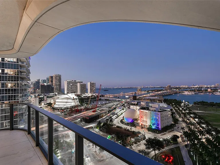 1000 Biscayne Blvd #2402 — Photo 10