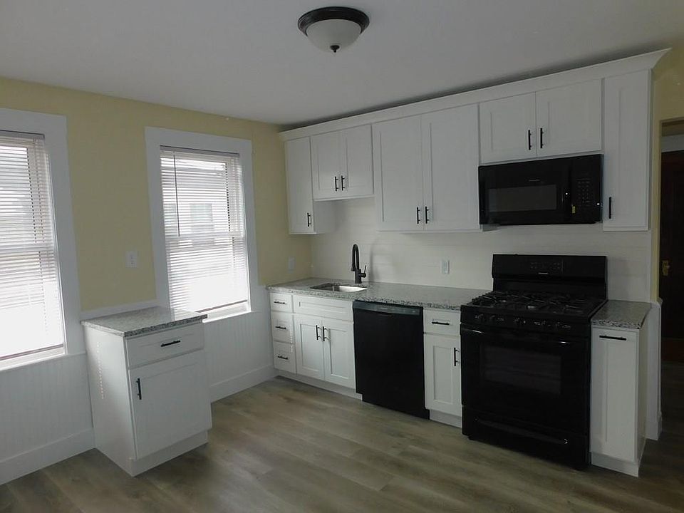 1st image of 22 Alden St #2