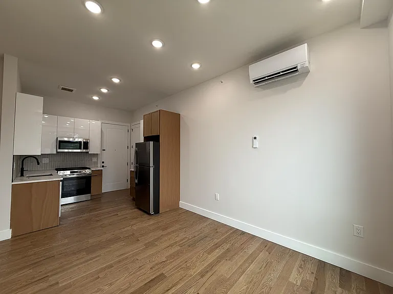 40 Lembeck Ave #33E — Photo 5