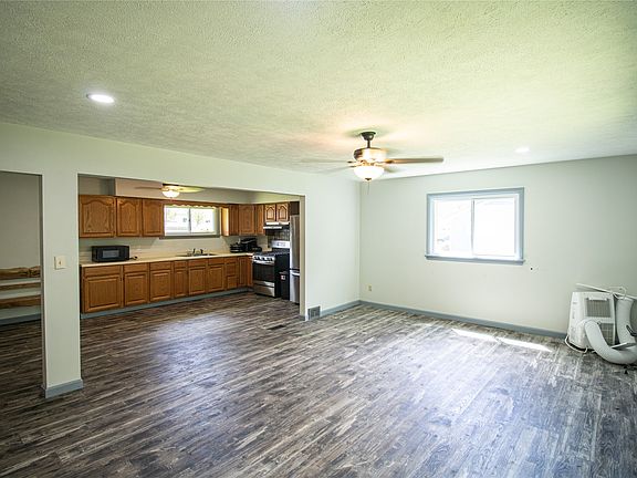 4th image of 5 W Dillon Dr