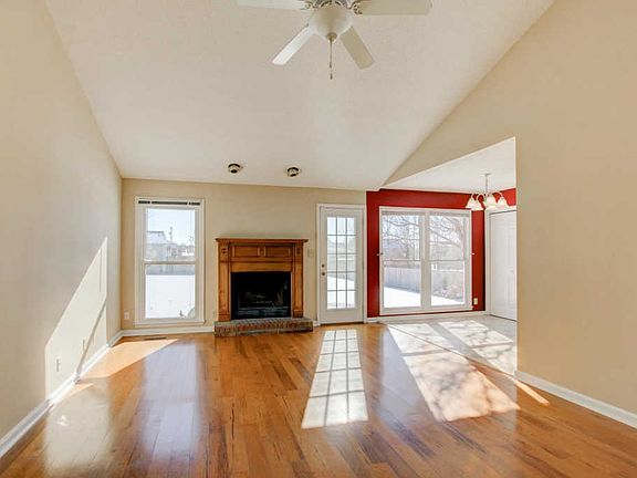 3rd image of 3521 Clearwater Dr