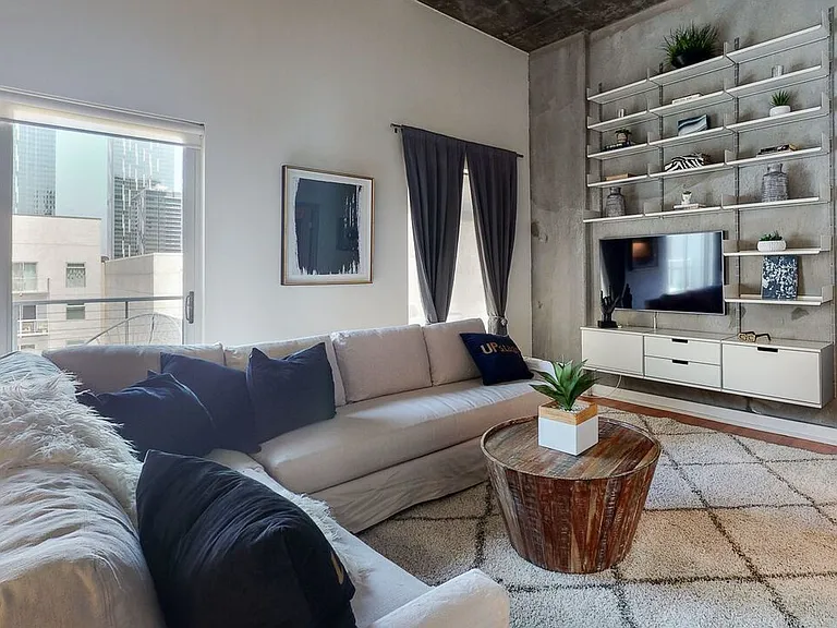 645 W 9th St #718 — Photo 12