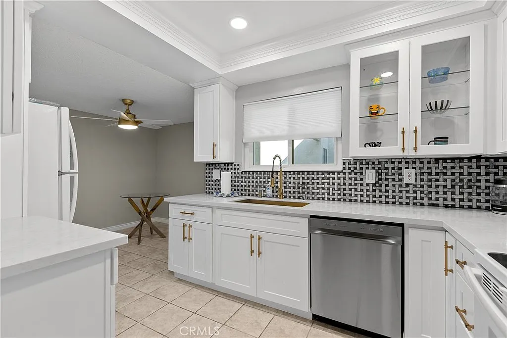 3 bed, 1720 sqft, $3,500 — Photo 3