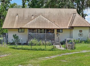 110 W Palm Ave, Crescent City, FL 32112