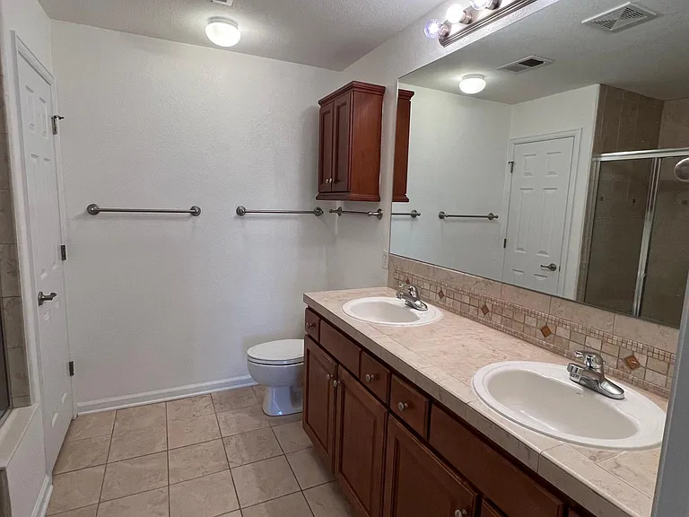 23140 York Ave — Photo 15