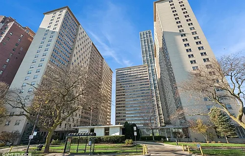 3950 N Lakeshore Dr #2015 Photo 1