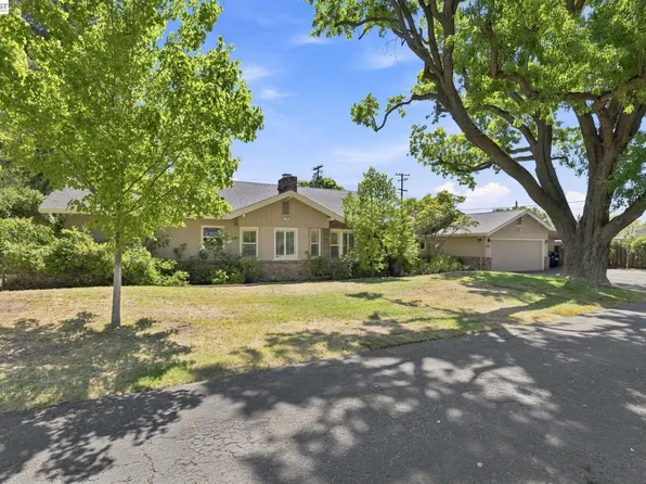 200 Greenwich Ln, Modesto, CA 95350