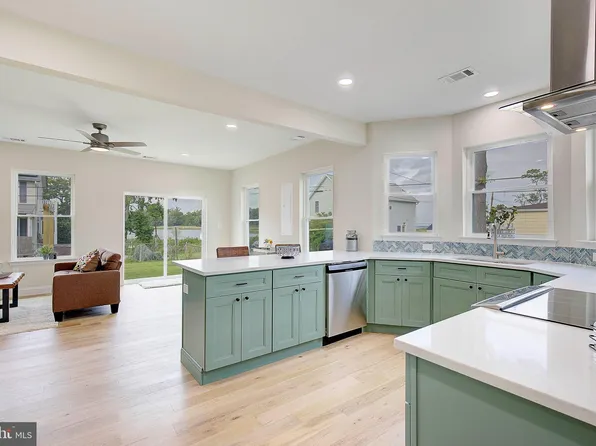 4048 9th St, North Beach, MD 20714