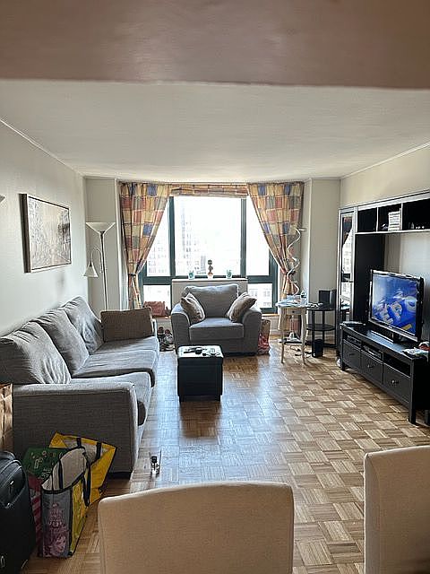 1st image of 1 Irving Pl APT P18d