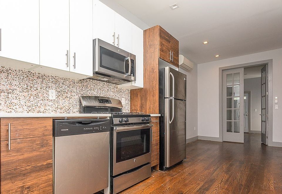 1st image of 256 Jefferson St #2A