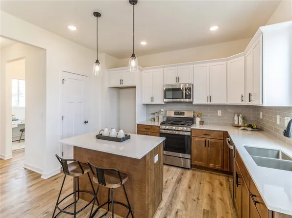 701 Oak Ct, Dallas Center, IA 50063