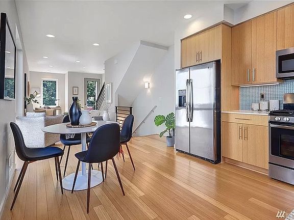 4th image of 3809 Martin Luther King Jr Way S #A