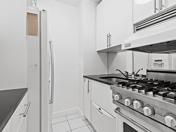 4th image of 159 W 53rd St APT 25C