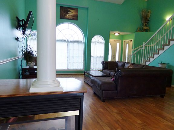 Dual sided gas fireplace