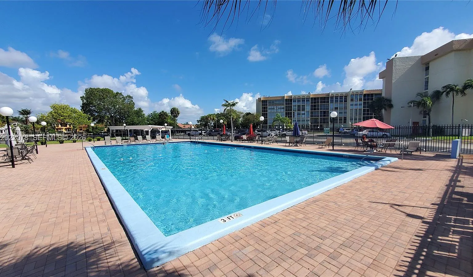 Desoto Park Condo — Photo 2