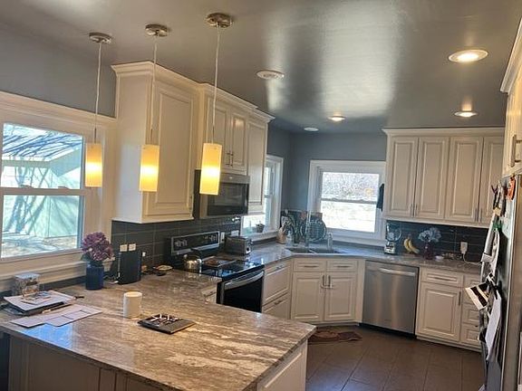 3rd image of 1118 N Jordan Ave