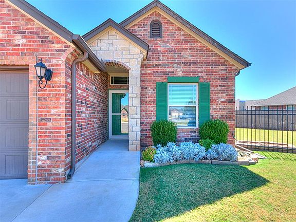 2nd image of 324 Golden Leaf Ct