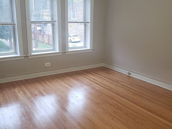 3rd image of 4259 W Addison St