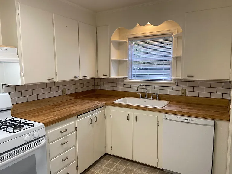 4055 Williams St — Photo 1