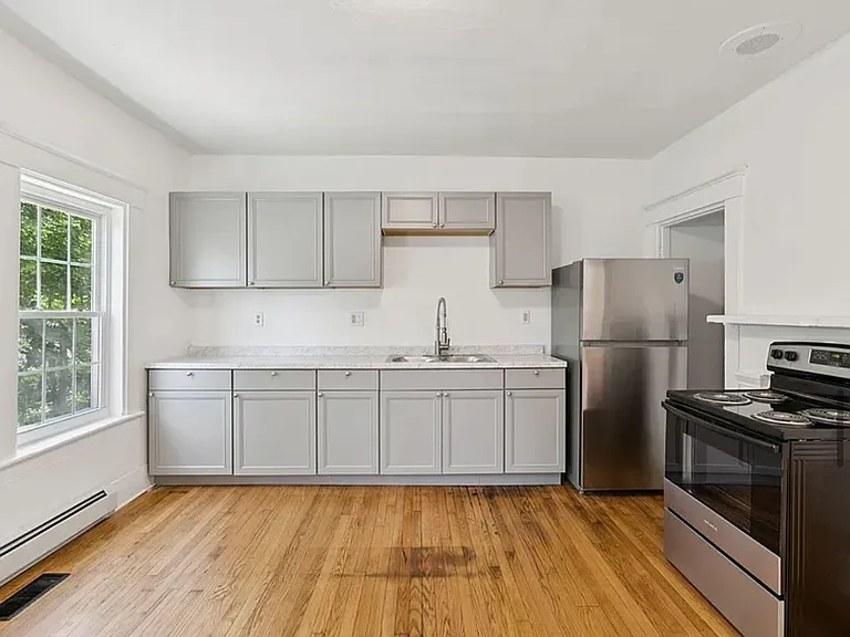1099 Washington St — Photo 13