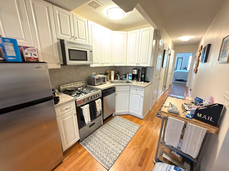 320 E 6th St #10 — Photo 8