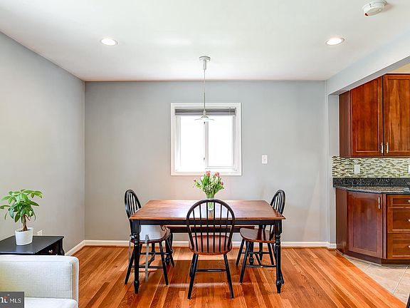 4th image of 6429 Maplewood Dr