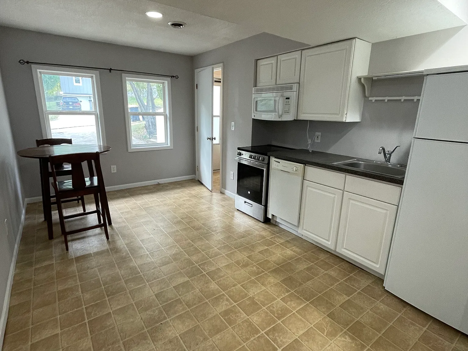 Home for Rent in South KC! — Photo 2