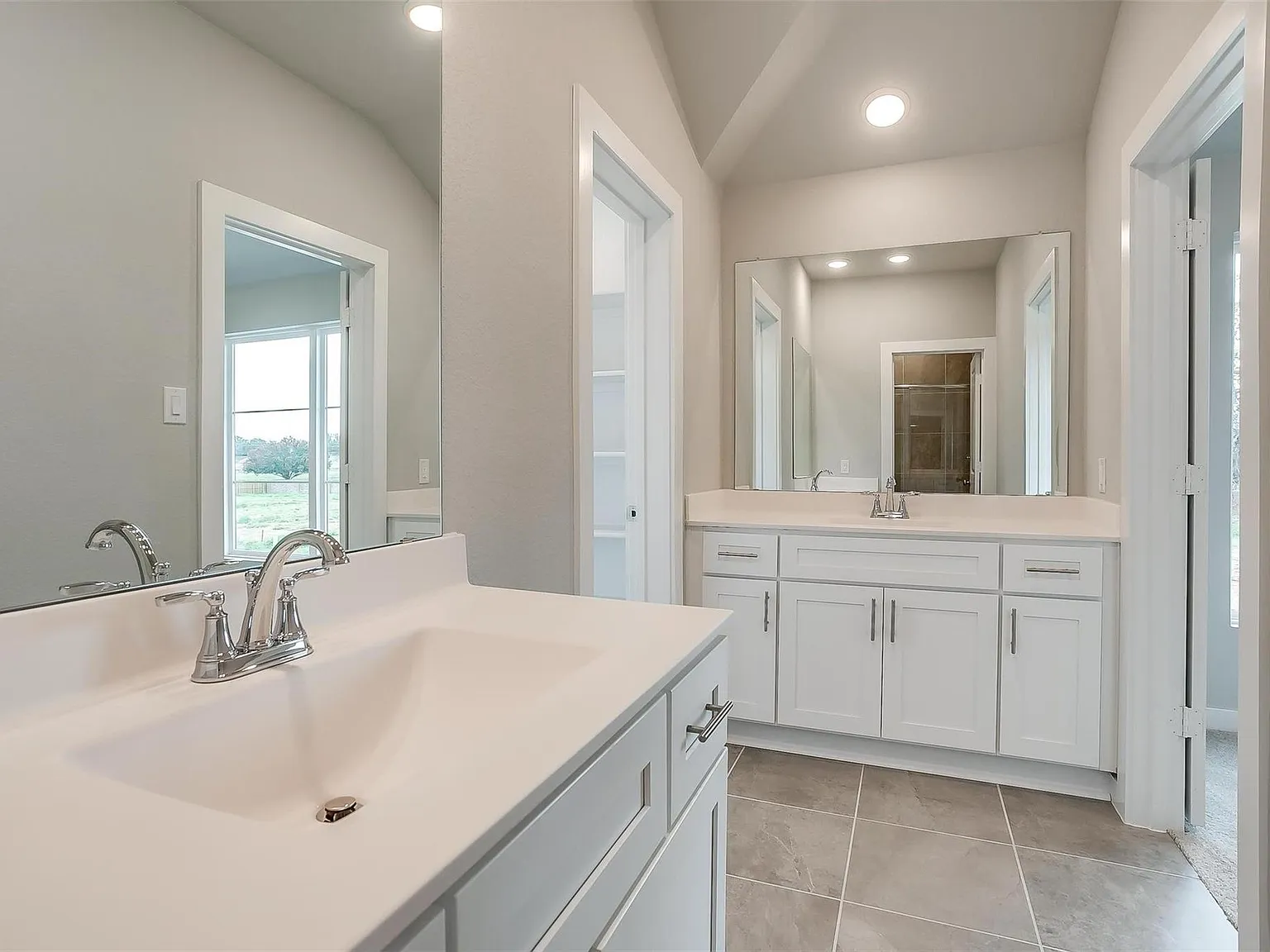 4 bed, 2.5 bath, 2200 sqft, $3,500 — Photo 3